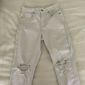 High-Waisted American Eagle Mom Jeans Size 2